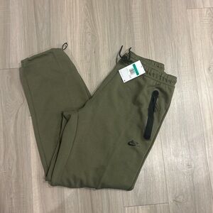 Men’s large Nike Tech Fleece